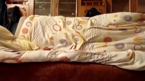 Snapshot of mospeleu chatting on December 8, 6:01 am Nomadu online show from December 8, 6:01 am