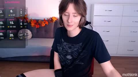 Snapshot of mothkink chatting on October 17, 4:53 pm mothkink Moth  -  online show from October 17, 4:53 pm