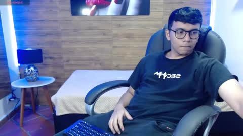 Mou Fly online show from October 19, 12:50 pm