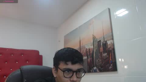 Mou Fly online show from November 1, 12:40 pm