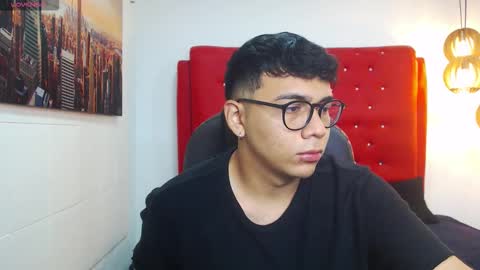 Mou Fly online show from November 6, 11:55 am