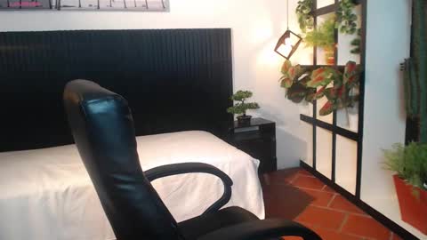 Mou Fly online show from November 27, 3:25 pm