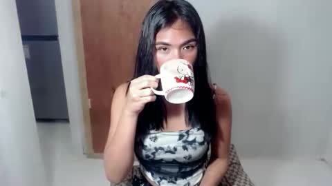 Snapshot of mouiline_rouge69 chatting on January 10, 6:15 am mouiline_rouge69 online show from January 10, 6:15 am