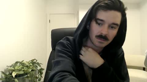 Snapshot of moustachematt chatting on May 22, 3:57 am moustachematt online show from May 22, 3:57 am