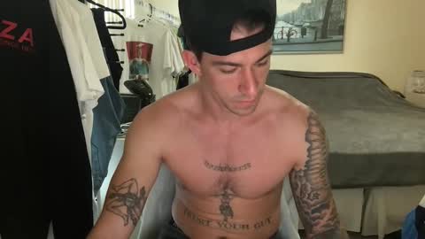 Snapshot of movedto305 chatting on November 2, 5:15 pm movedto305 online show from November 2, 5:15 pm