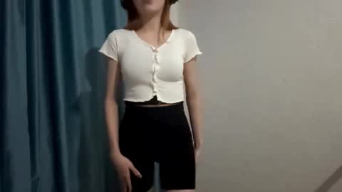 Snapshot of mozelleberendt chatting on December 2, 4:13 pm Jenny online show from December 2, 4:13 pm