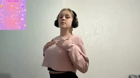 Snapshot of mozelleberendt chatting on December 14, 4:18 am Jenny online show from December 14, 4:18 am