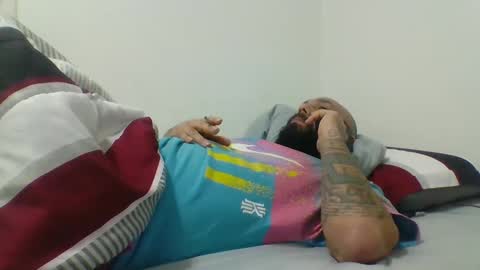 Snapshot of mr8plus chatting on January 29, 3:44 am Mr8 online show from January 29, 3:44 am