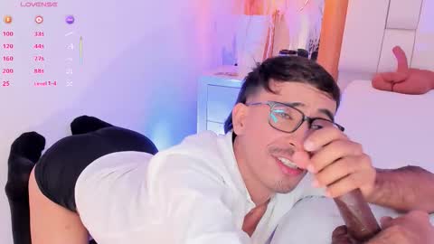 Snapshot of mr_aronnn_ chatting on February 7, 2:26 am aron online show from February 7, 2:26 am