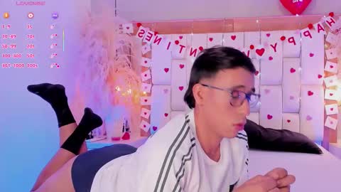 Snapshot of mr_aronnn_ chatting on February 15, 3:25 am aron online show from February 15, 3:25 am