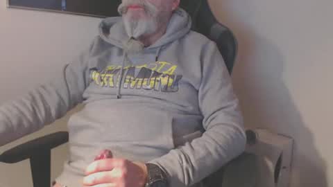 Snapshot of mr_boombastic2021 chatting on December 7, 10:56 am mr_boombastic2021 online show from December 7, 10:56 am