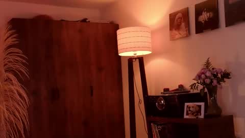 Mr Evans online show from October 15, 2:39 pm