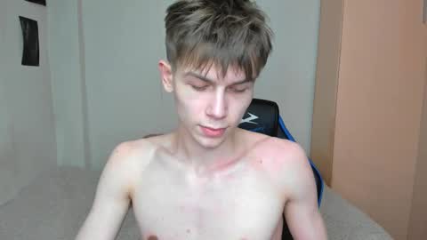 Snapshot of mr_makentoshi chatting on February 12, 6:51 pm Makentoshi online show from February 12, 6:51 pm