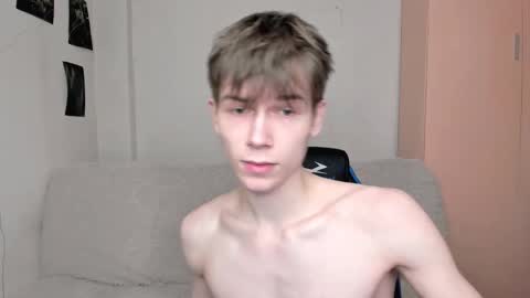 Snapshot of mr_makentoshi chatting on March 10, 5:33 am Makentoshi online show from March 10, 5:33 am