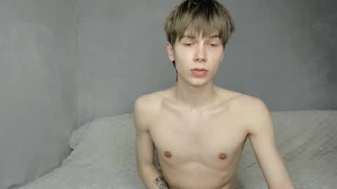 Snapshot of mr_makentoshi chatting on March 15, 9:32 pm Makentoshi online show from March 15, 9:32 pm