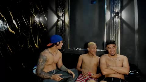 mr_maximo online show from December 22, 9:17 am