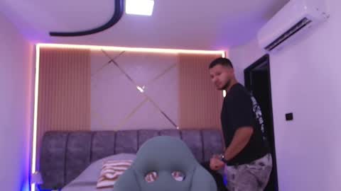 MIKEE online show from February 18, 3:02 am