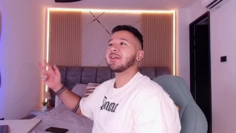 MIKEE online show from April 18, 3:10 am