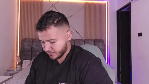 MIKEE online show from May 19, 3:02 am