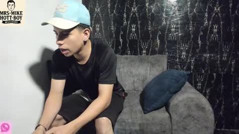 mr_mikehott_8 online show from December 16, 3:55 am