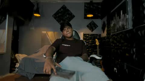 mr_mois online show from May 13, 9:44 pm