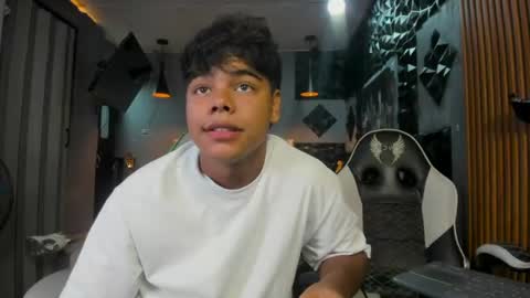 mr_mois online show from June 17, 5:21 am