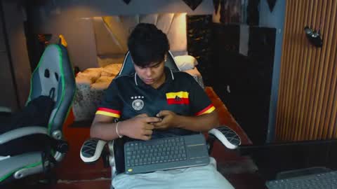 mr_mois online show from June 26, 5:56 am