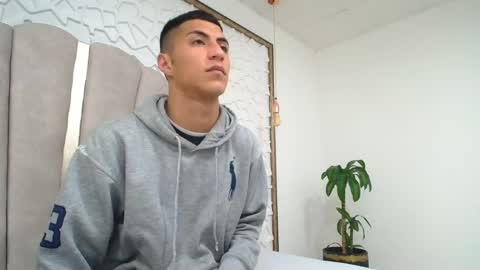 Mr Porn  online show from April 14, 1:00 am