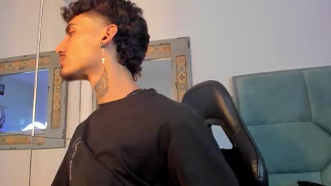 Snapshot of mr_strike chatting on November 10, 3:05 am MR online show from November 10, 3:05 am