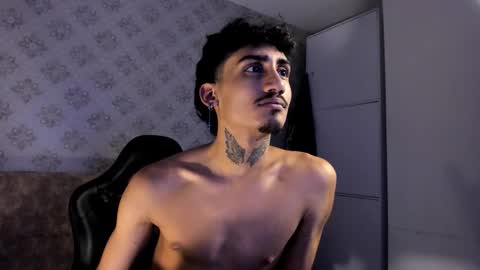 Snapshot of mr_strike chatting on November 17, 3:01 am MR online show from November 17, 3:01 am