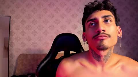 Snapshot of mr_strike chatting on November 24, 12:32 am MR online show from November 24, 12:32 am