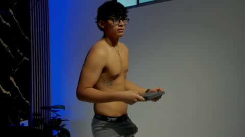 Snapshot of mr_yisuz chatting on March 3, 7:09 pm yisuz online show from March 3, 7:09 pm