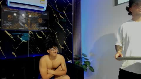 Snapshot of mr_yisuz chatting on March 10, 7:08 pm yisuz online show from March 10, 7:08 pm