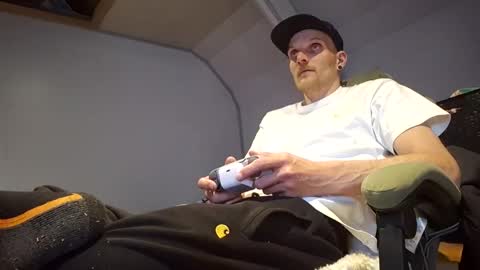 mrbigcock4206980 online show from May 18, 4:46 pm