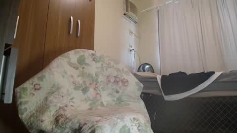 Snapshot of mrbrown_strong chatting on February 6, 1:47 pm mr brown online show from February 6, 1:47 pm