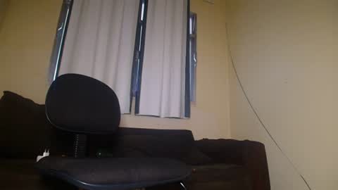 Snapshot of mrbrown_strong chatting on June 27, 7:52 pm mr brown online show from June 27, 7:52 pm