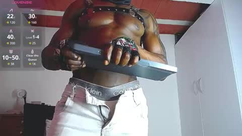 Snapshot of mrbyronstallion chatting on November 29, 2:36 am byron online show from November 29, 2:36 am