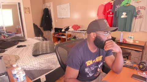 Snapshot of mrchuckdailyxxx chatting on October 23, 2:38 pm Chuck Daily online show from October 23, 2:38 pm