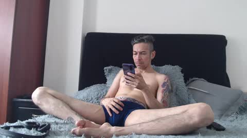 Snapshot of mrcock_col chatting on March 7, 5:28 pm mrcock_col online show from March 7, 5:28 pm