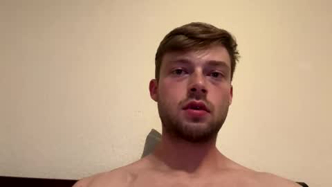 mrcoolguy68 online show from May 18, 11:21 pm