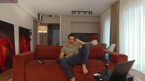 juan luis online show from November 11, 7:30 am