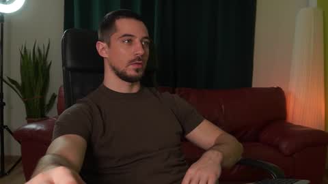 Snapshot of mrgreeneyes01 chatting on January 11, 4:12 pm juan luis online show from January 11, 4:12 pm