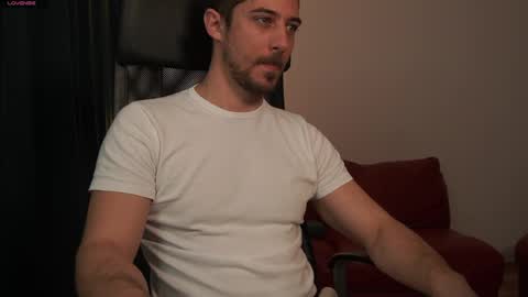 Snapshot of mrgreeneyes01 chatting on March 31, 7:09 am juan luis online show from March 31, 7:09 am