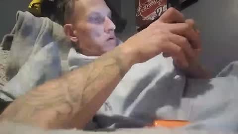 Snapshot of mrj1979 chatting on February 1, 7:05 am mrj1979 online show from February 1, 7:05 am