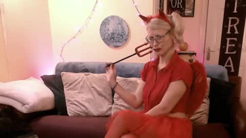 Snapshot of mrjandmrsj2014 chatting on October 30, 3:02 pm Mr Mrs J online show from October 30, 3:02 pm