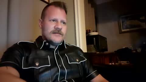 mrleather online show from December 30, 2:40 pm