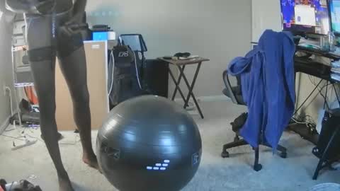 Snapshot of mrlonge1 chatting on May 3, 2:45 pm Longbi1 online show from May 3, 2:45 pm
