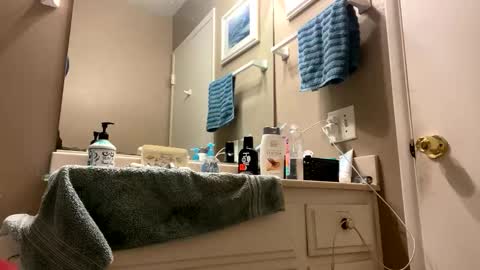 Snapshot of mrmeltyourheart chatting on February 3, 2:53 am James online show from February 3, 2:53 am