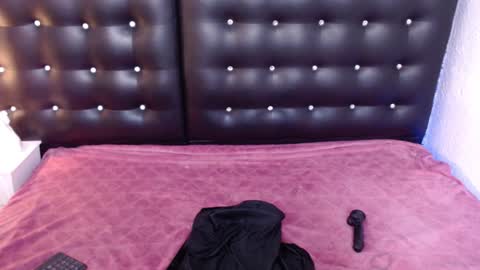 mrs_buttocks online show from February 1, 7:23 pm