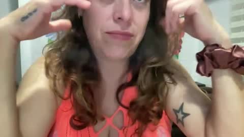 Snapshot of mrs_kinkie chatting on December 6, 12:02 am mrs_kinkie online show from December 6, 12:02 am